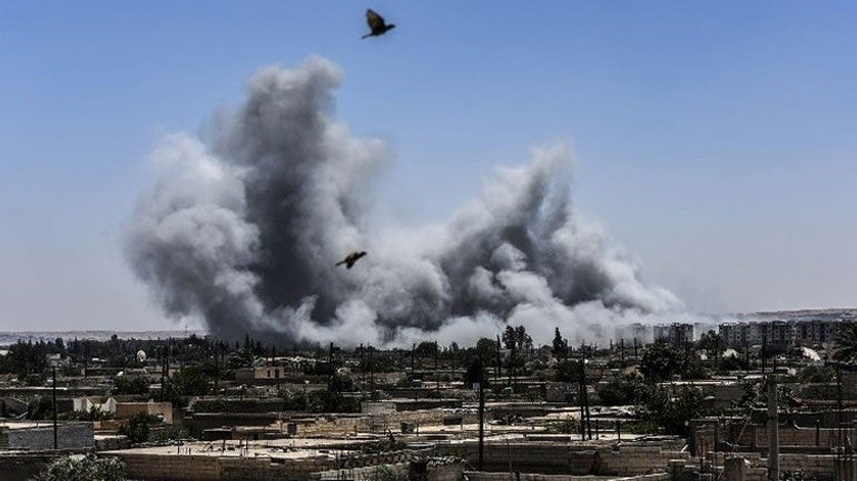 Συρία: Τουλάχιστον 18 άμαχοι νεκροί από αεροπορική επιδρομή στη Ράκα